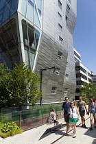 USA, New York State, New York City, Manhattan, The High Line public park on disused elevated railway track in the meat packing district. USA, New York State, New York City.